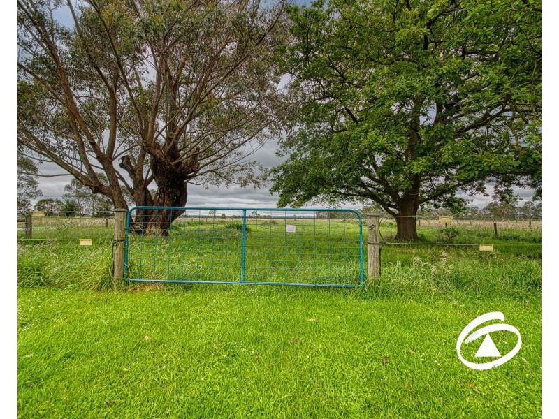 585 Bunyip-Modella Road, Iona VIC 3815