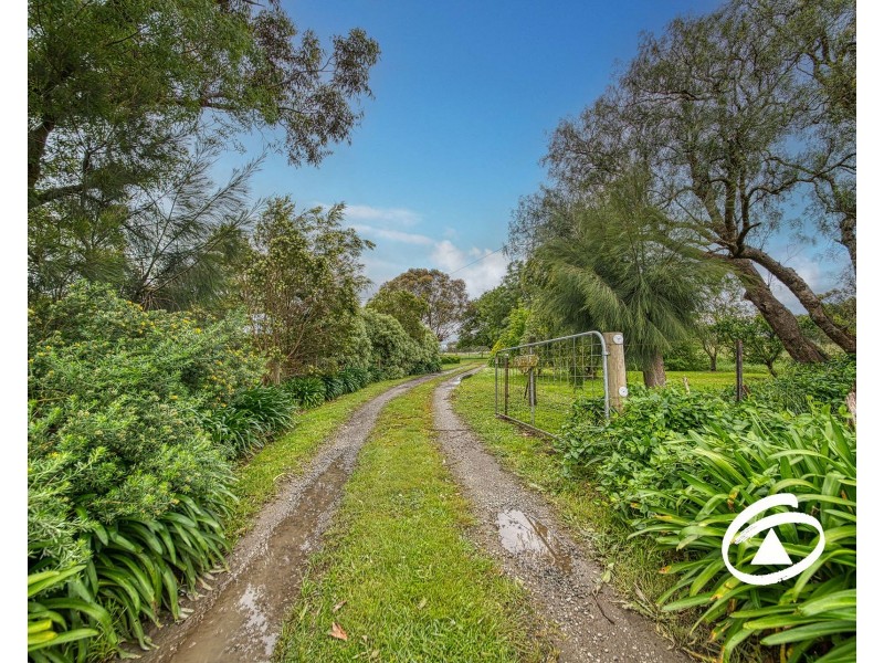 585 Bunyip-Modella Road, Iona VIC 3815