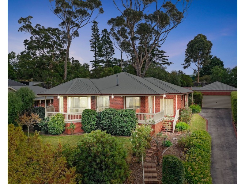 14 Pioneers Crescent, Pakenham VIC 3810