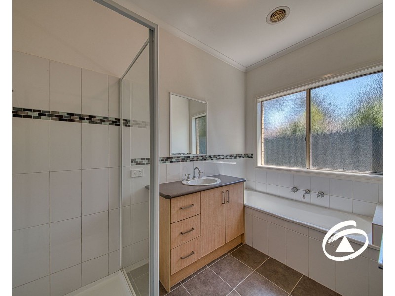 24 Mallee Circuit, Pakenham VIC 3810