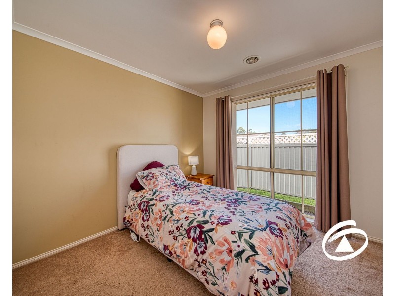 33 Oaklands Way, Pakenham VIC 3810