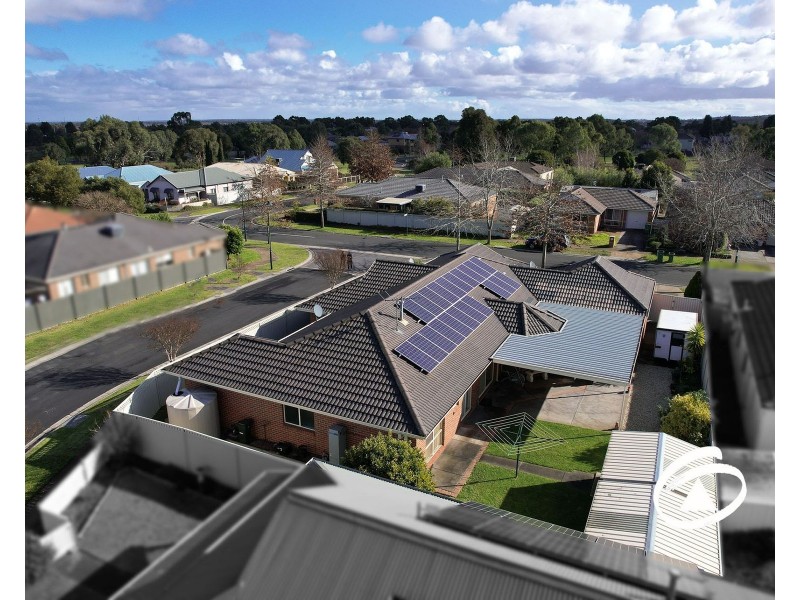 33 Oaklands Way, Pakenham VIC 3810