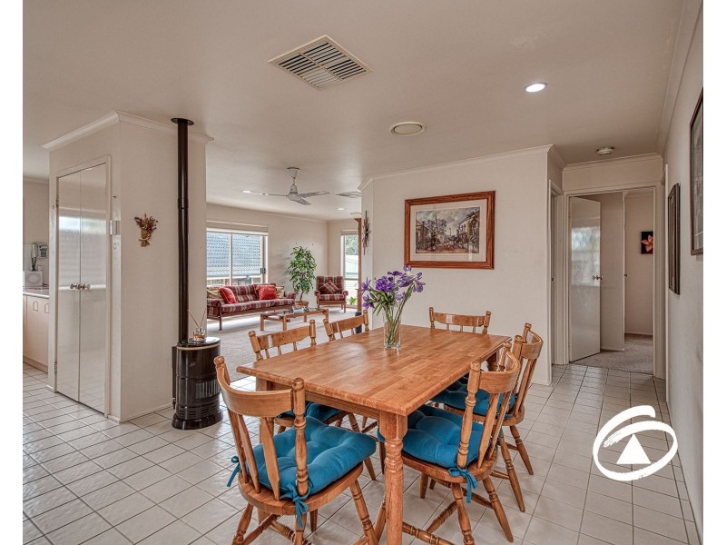 40 Leigh Drive, Pakenham VIC 3810