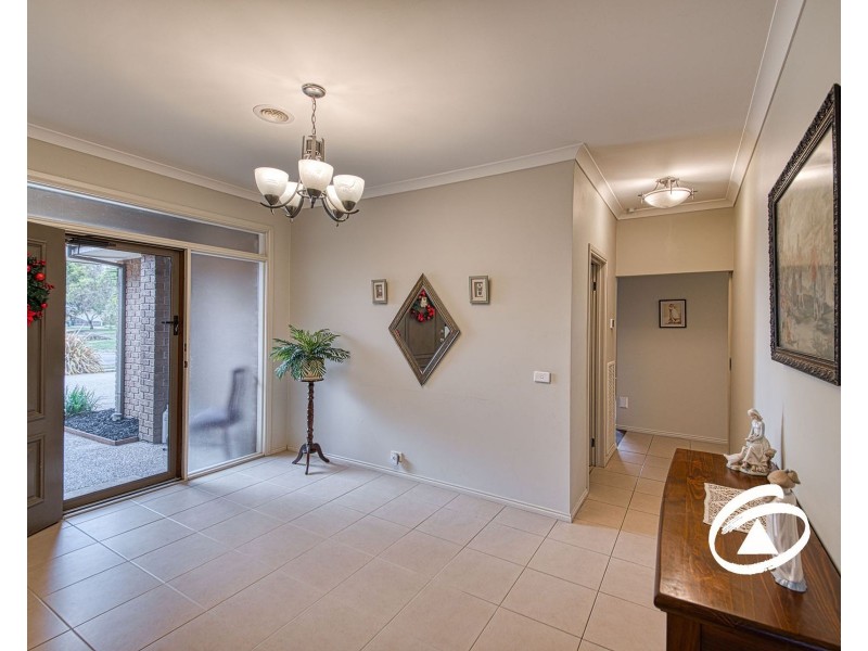14 Riddell Grove, Pakenham VIC 3810