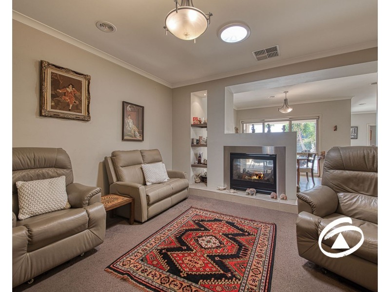 14 Riddell Grove, Pakenham VIC 3810