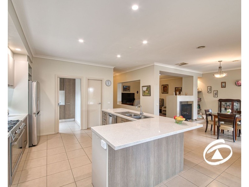 14 Riddell Grove, Pakenham VIC 3810