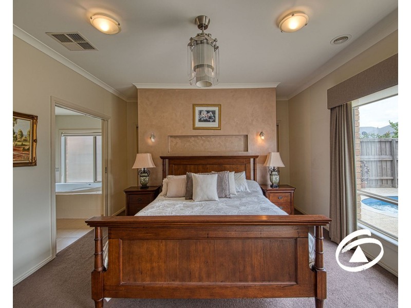 14 Riddell Grove, Pakenham VIC 3810