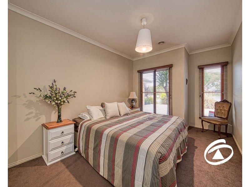 14 Riddell Grove, Pakenham VIC 3810
