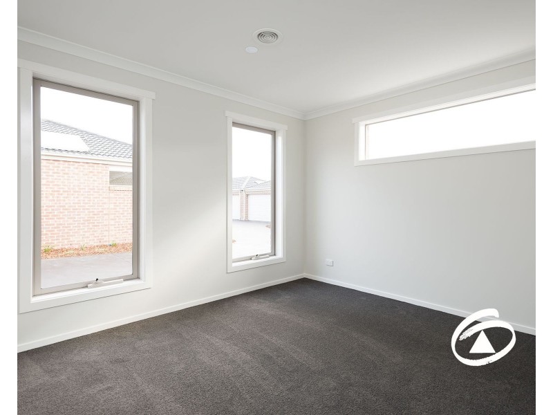 4/5 Spencer Place, Pakenham VIC 3810