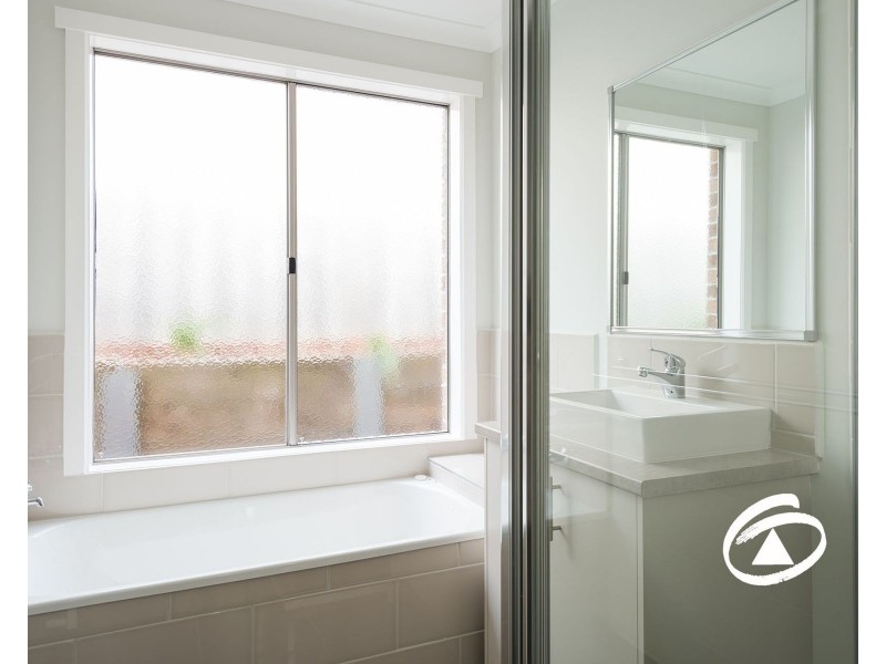 4/5 Spencer Place, Pakenham VIC 3810