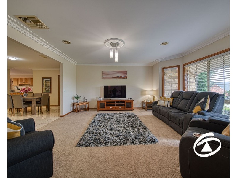 14 Overland Rise, Pakenham VIC 3810