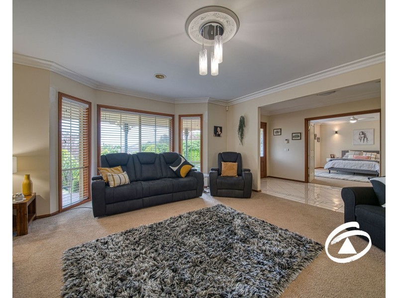 14 Overland Rise, Pakenham VIC 3810