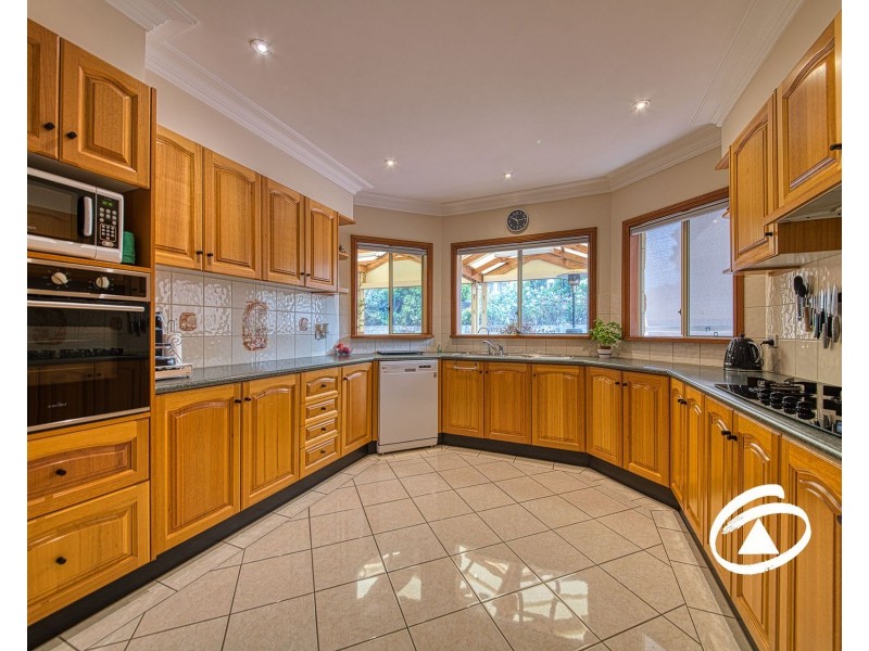 14 Overland Rise, Pakenham VIC 3810