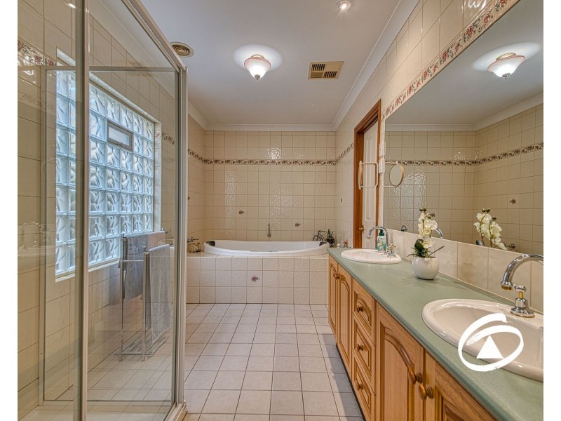 14 Overland Rise, Pakenham VIC 3810