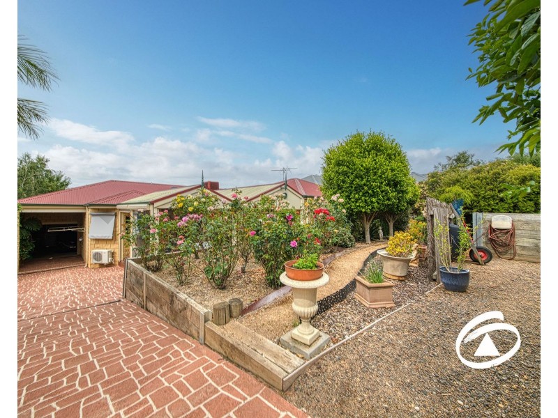 14 Overland Rise, Pakenham VIC 3810