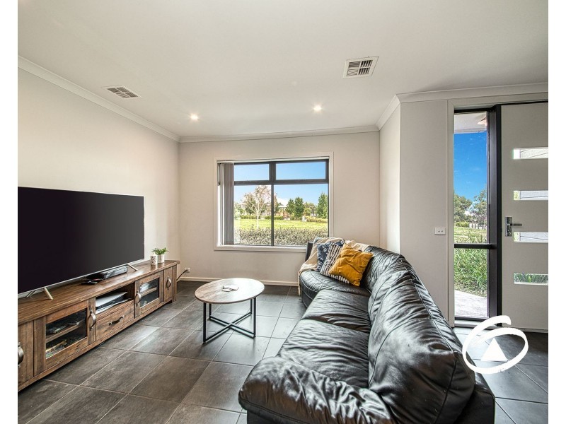 12 Todd Lane, Pakenham VIC 3810