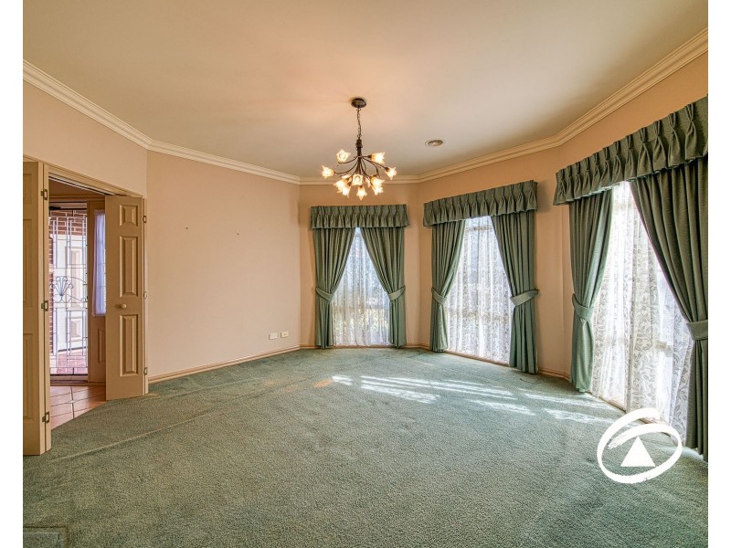 8 Colonial Way, Pakenham VIC 3810