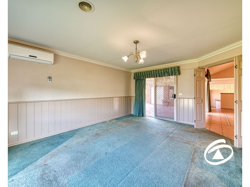 8 Colonial Way, Pakenham VIC 3810