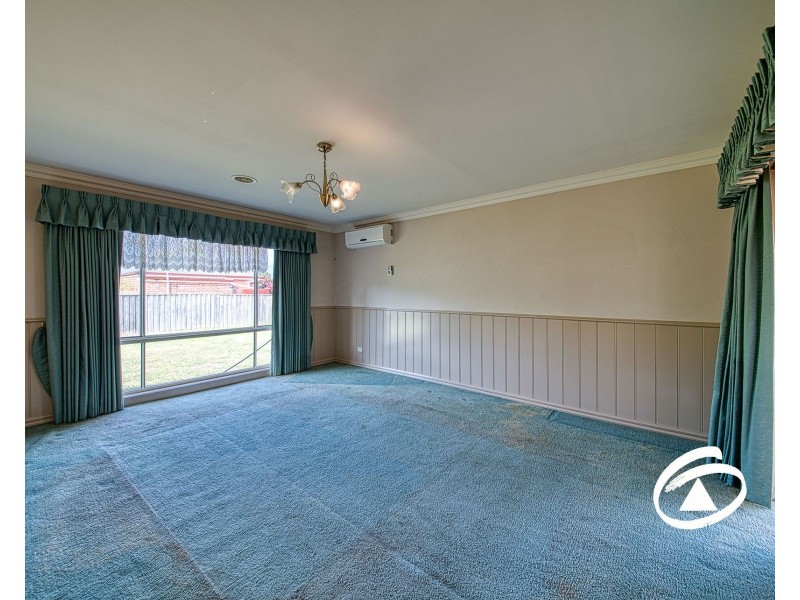 8 Colonial Way, Pakenham VIC 3810