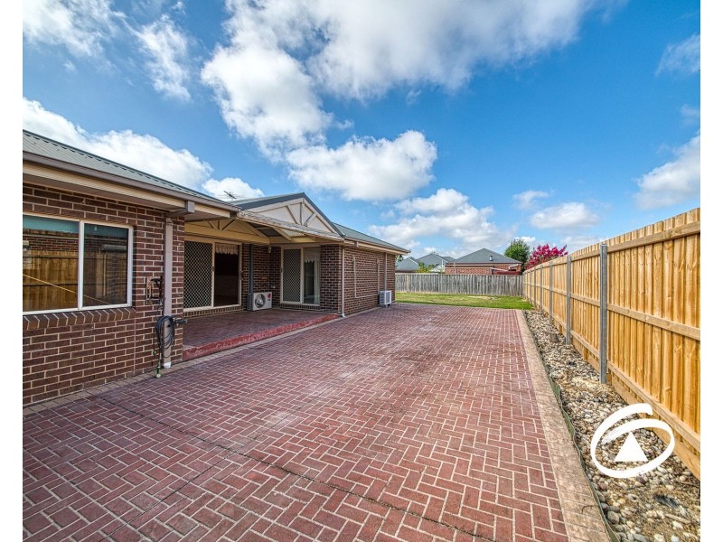 8 Colonial Way, Pakenham VIC 3810