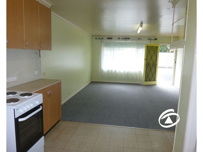 2/1 Charles Street, Pakenham VIC 3810