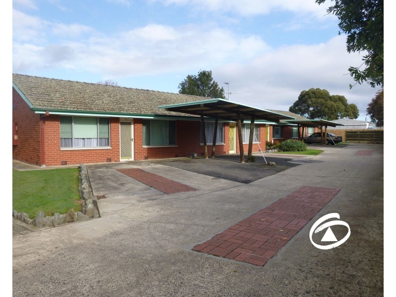 2/1 Charles Street, Pakenham VIC 3810