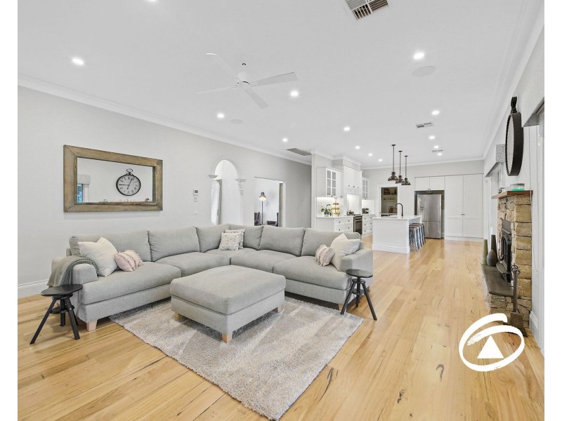 8 Ravendene Court, Maryknoll VIC 3812