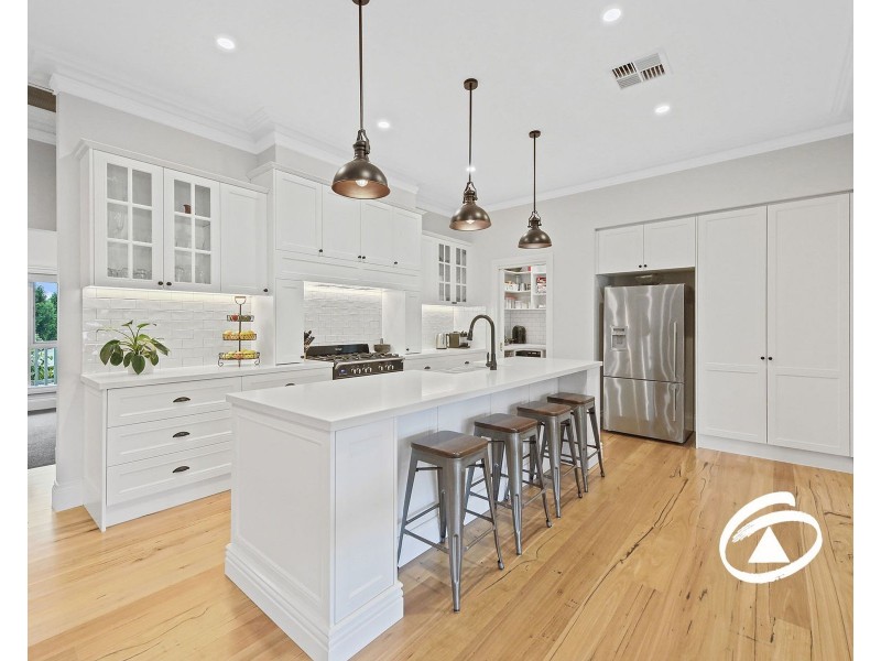 8 Ravendene Court, Maryknoll VIC 3812