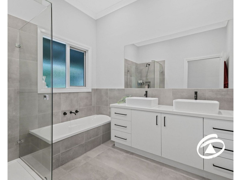 8 Ravendene Court, Maryknoll VIC 3812