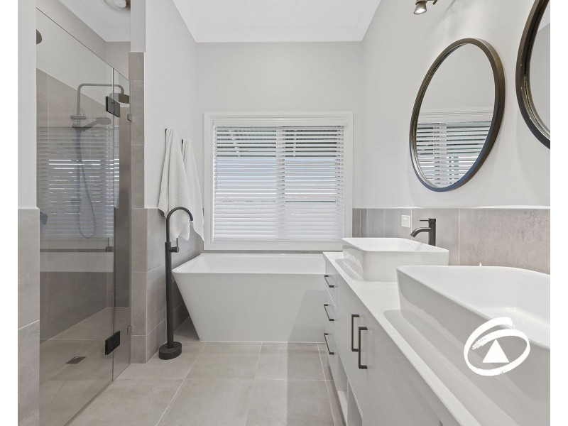 8 Ravendene Court, Maryknoll VIC 3812