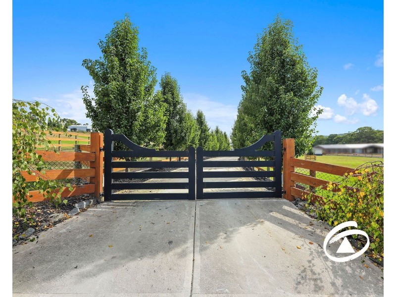 8 Ravendene Court, Maryknoll VIC 3812