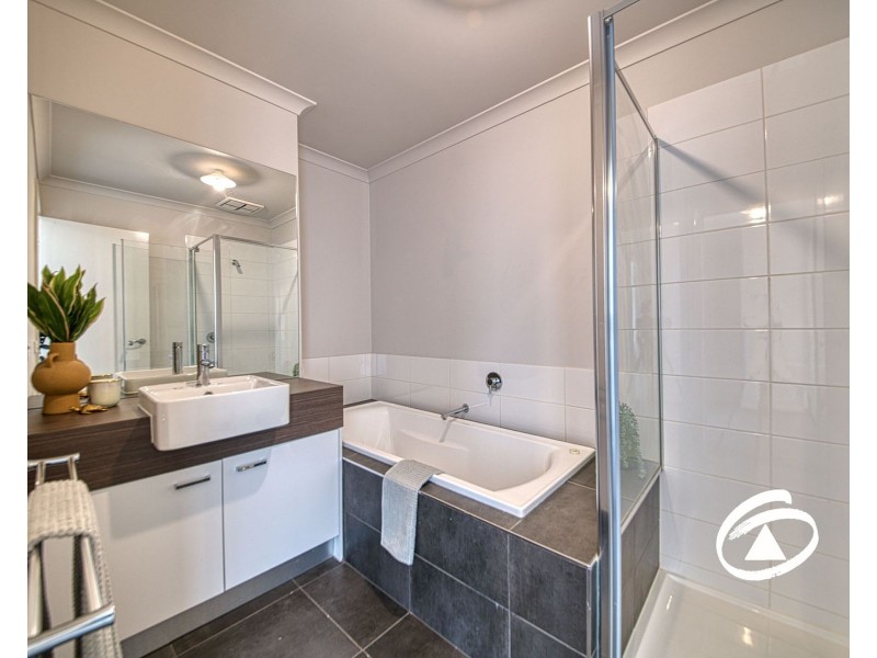 49 Atlantic Drive, Pakenham VIC 3810