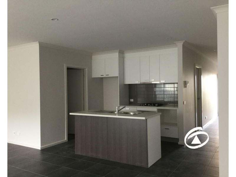 12/23 Atlantic Drive, Pakenham VIC 3810