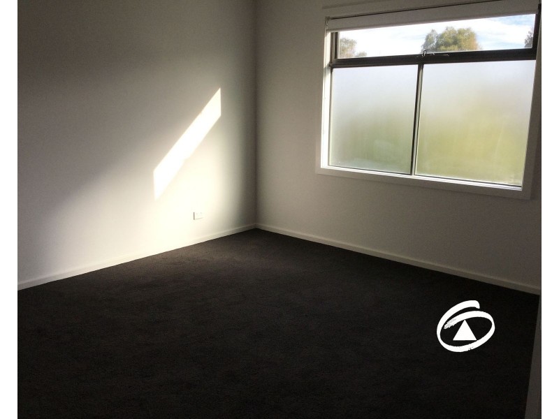 12/23 Atlantic Drive, Pakenham VIC 3810