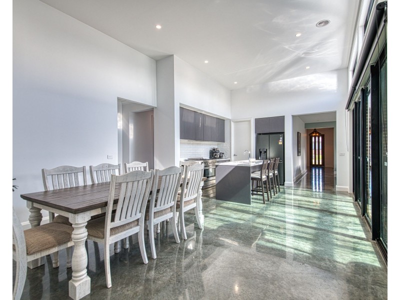 7 Kirkstall Close, Garfield VIC 3814