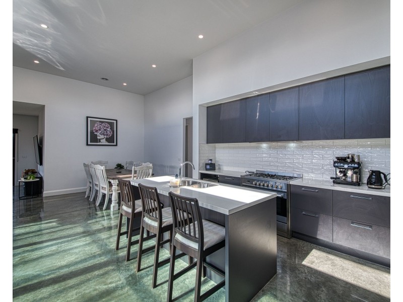 7 Kirkstall Close, Garfield VIC 3814