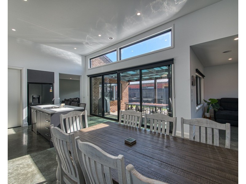 7 Kirkstall Close, Garfield VIC 3814