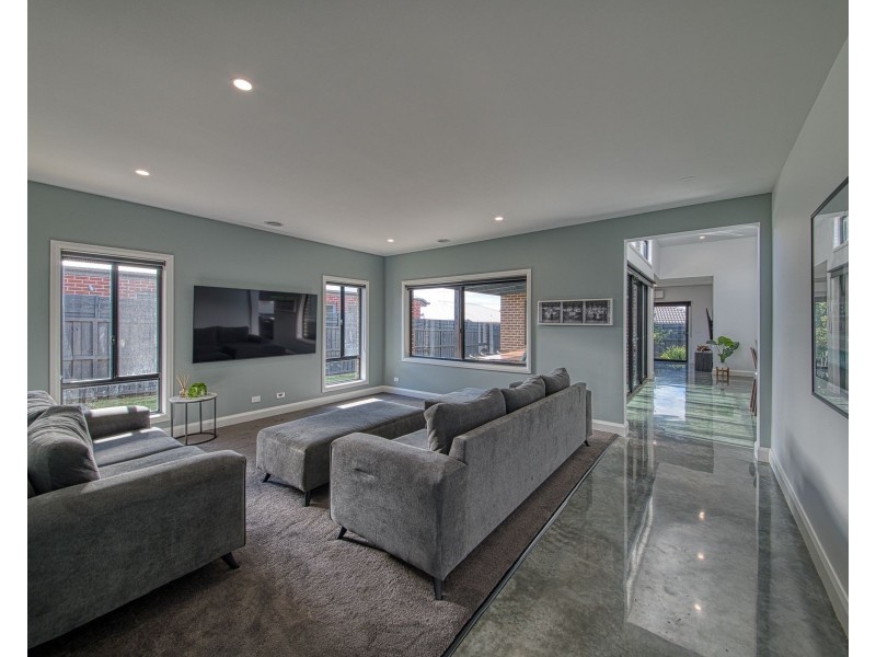 7 Kirkstall Close, Garfield VIC 3814