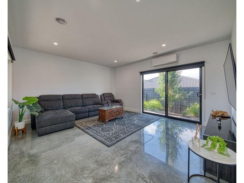 7 Kirkstall Close, Garfield VIC 3814