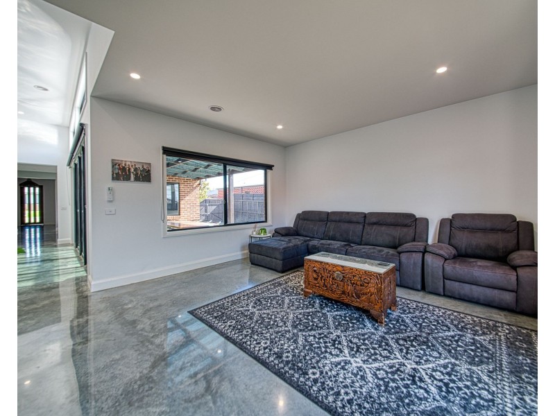 7 Kirkstall Close, Garfield VIC 3814