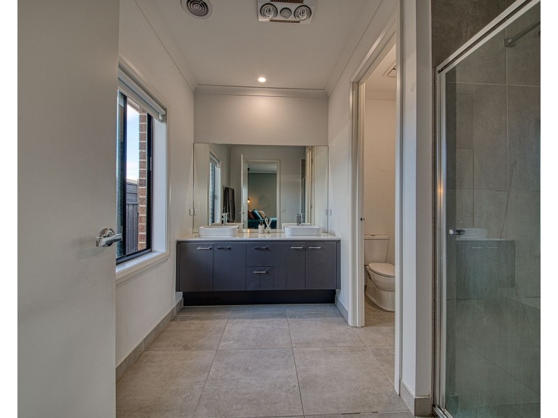 7 Kirkstall Close, Garfield VIC 3814