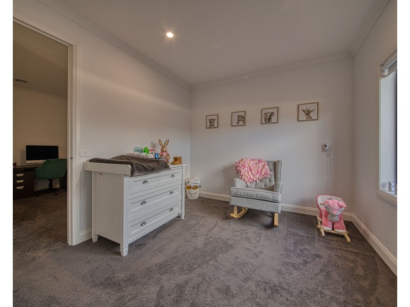 7 Kirkstall Close, Garfield VIC 3814