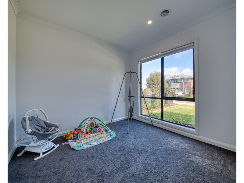 7 Kirkstall Close, Garfield VIC 3814