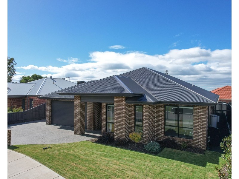 7 Kirkstall Close, Garfield VIC 3814