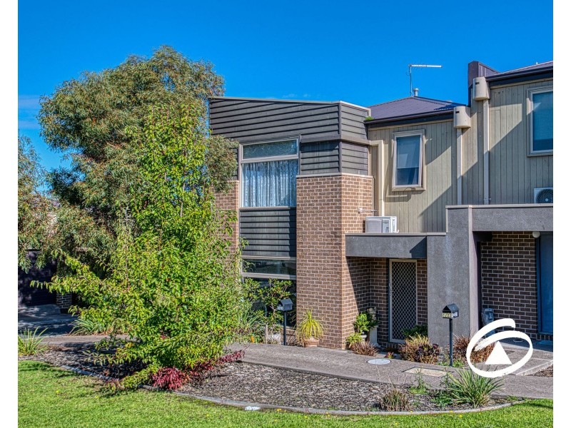 2/23 Atlantic Drive, Pakenham VIC 3810
