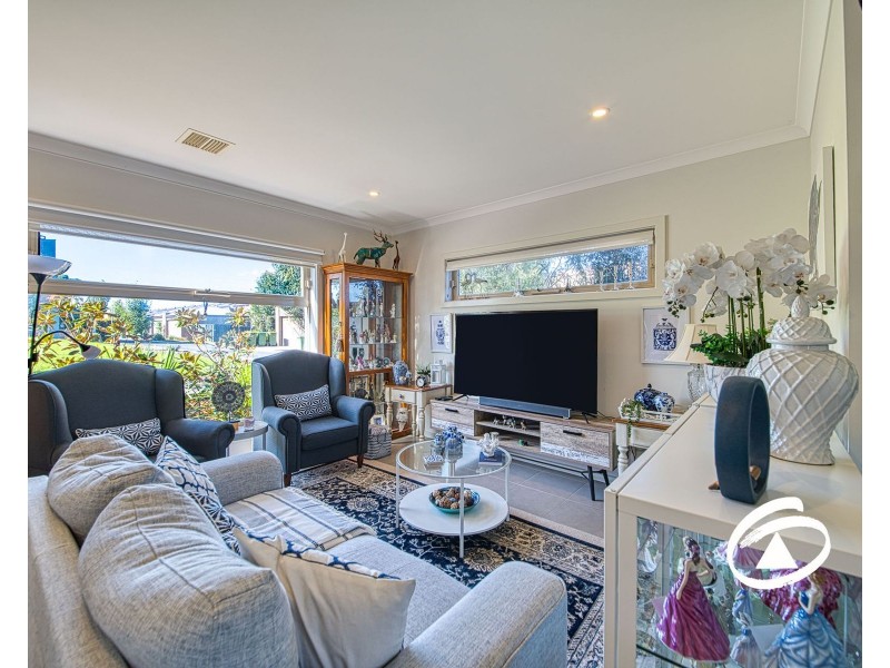 2/23 Atlantic Drive, Pakenham VIC 3810