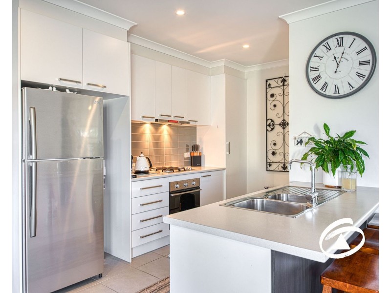 2/23 Atlantic Drive, Pakenham VIC 3810