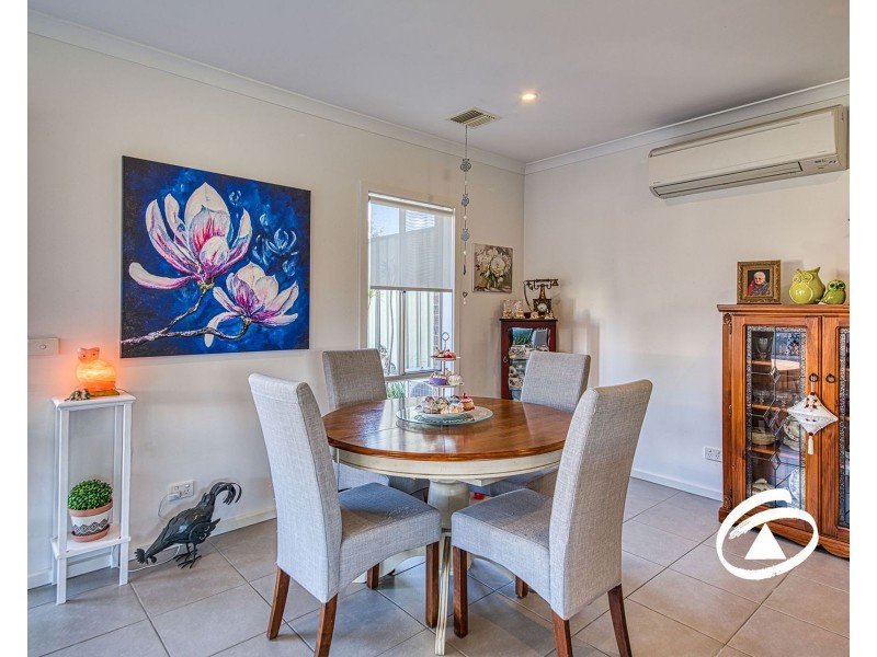 2/23 Atlantic Drive, Pakenham VIC 3810