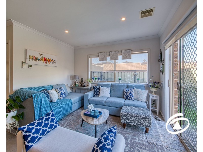 2/23 Atlantic Drive, Pakenham VIC 3810