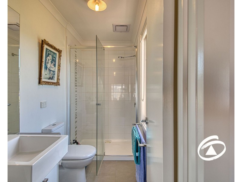 2/23 Atlantic Drive, Pakenham VIC 3810